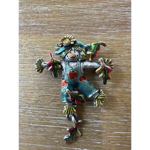 VINTAGE AJMC ADORABLE  METAL  SCARECROW & PUMPKIN ENAMEL PIN